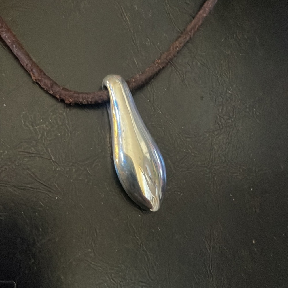 James Avery Vintage brown leather cord silver tear drop Pendant necklace. EUC - Picture 2 of 4